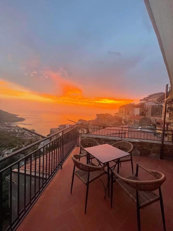 Bed and Breakfast La Mansarda Кастеллабате Экстерьер фото